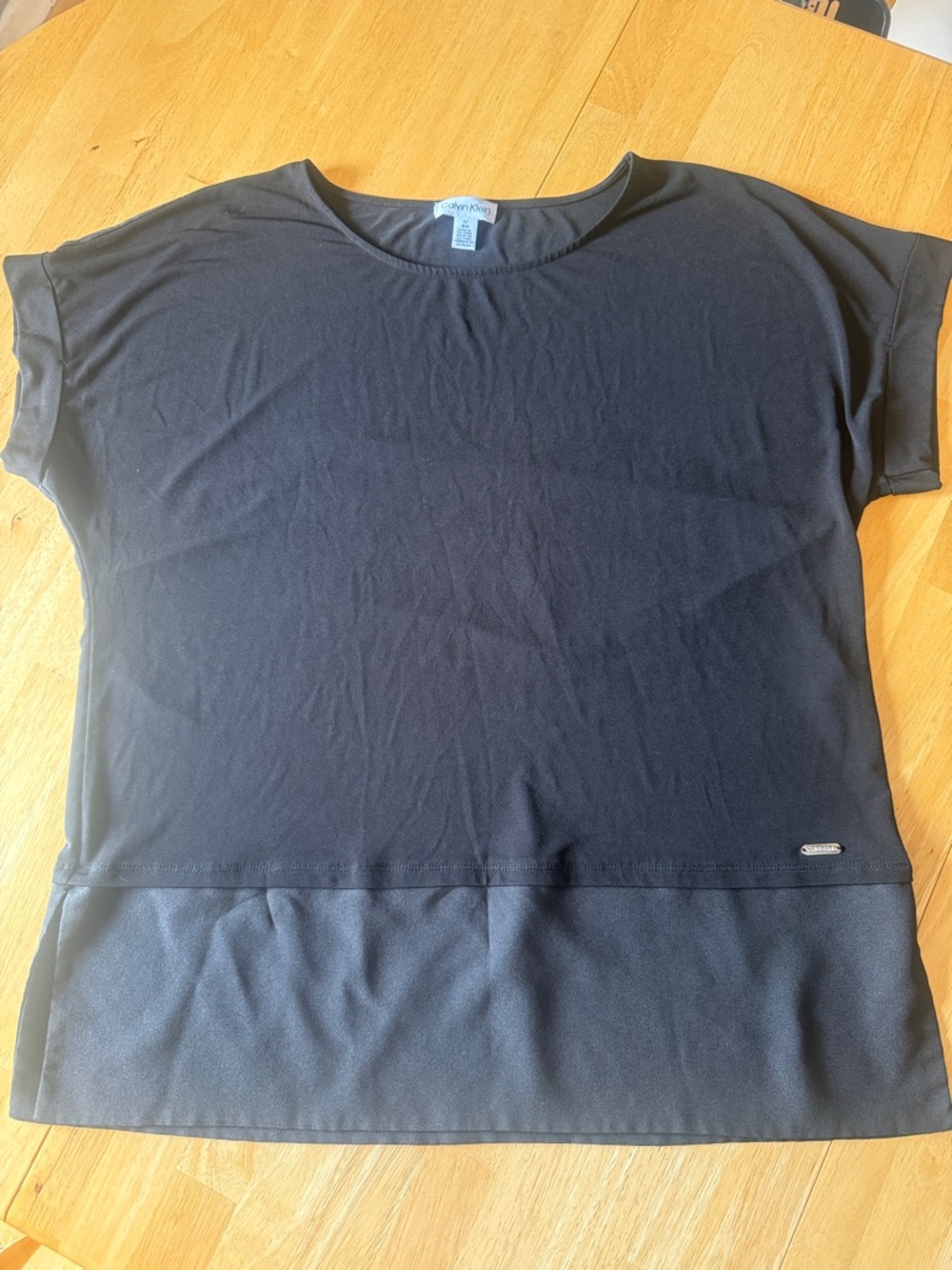 Calvin Klein Women’s flowy Short-Sleeve Black Tee with Hem Panel